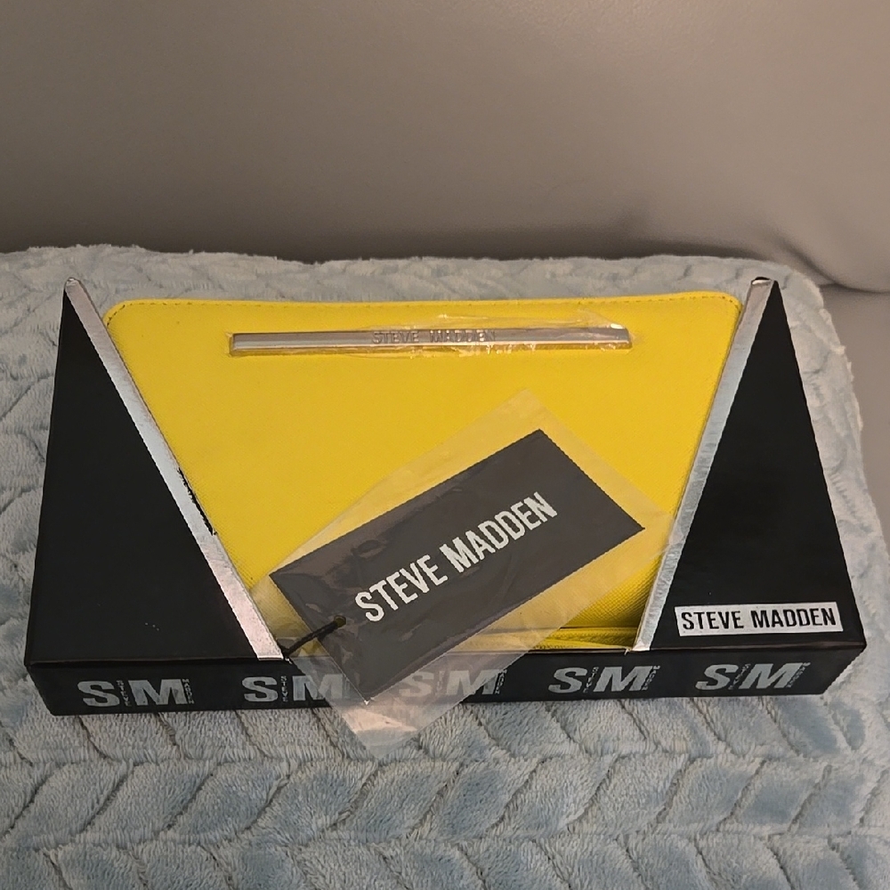 Steve Madden Yellow Key and Card Holder with Smooth Finish